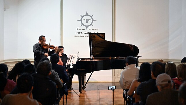 Los artistas Carlos Johnson y Katia Palacios ofrecen recital de violín y piano en el Centro Cultural Inca Garcilaso
