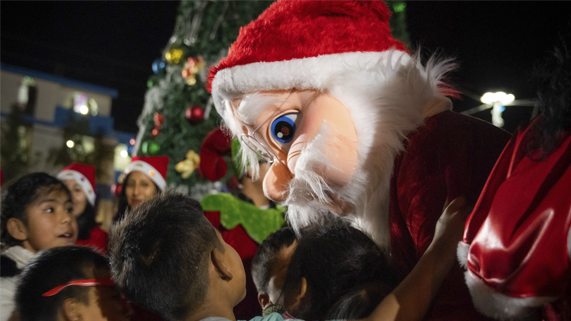 Encendido de luces de árbol navideño en nuestro distrito de Huancan.