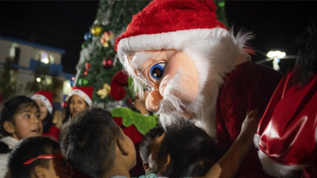 Encendido de luces de árbol navideño en nuestro distrito de Huancan.