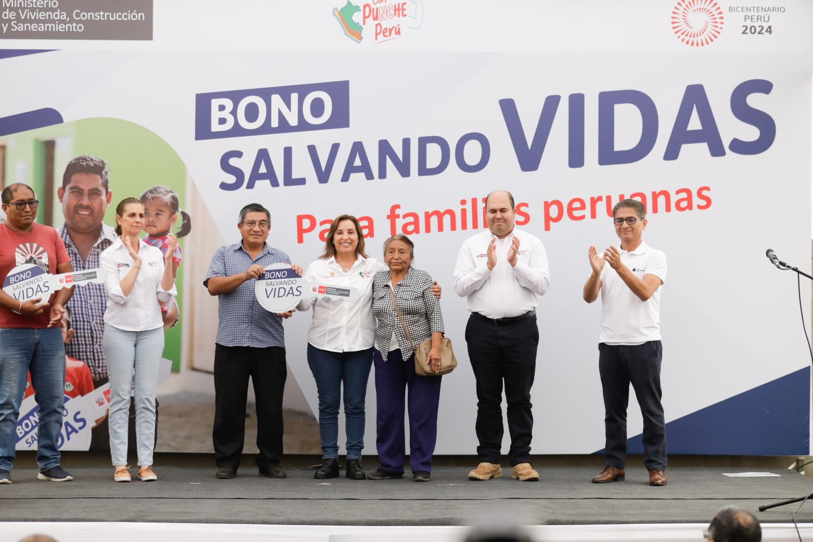 Gobierno entrega casas seguras financiadas con el bono “Salvando Vidas” a familias damnificadas de Lima