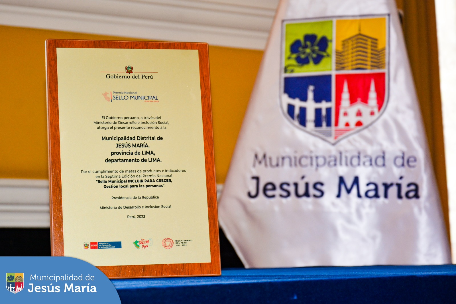 Nuestro alcalde Jesús Gálvez Olivares participó de la ceremonia de reconocimiento a los gobiernos locales que promueven la gestión oportuna y eficiente de servicios públicos de calidad. Esta iniciativa es promovida por el Ministerio de Desarrollo e Inclusión Social del Perú y se otorga en el marco de la Política Nacional de Desarrollo e Inclusión Social al 2030.
