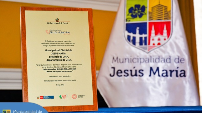 Nuestro alcalde Jesús Gálvez Olivares participó de la ceremonia de reconocimiento a los gobiernos locales que promueven la gestión oportuna y eficiente de servicios públicos de calidad. Esta iniciativa es promovida por el Ministerio de Desarrollo e Inclusión Social del Perú y se otorga en el marco de la Política Nacional de Desarrollo e Inclusión Social al 2030.
