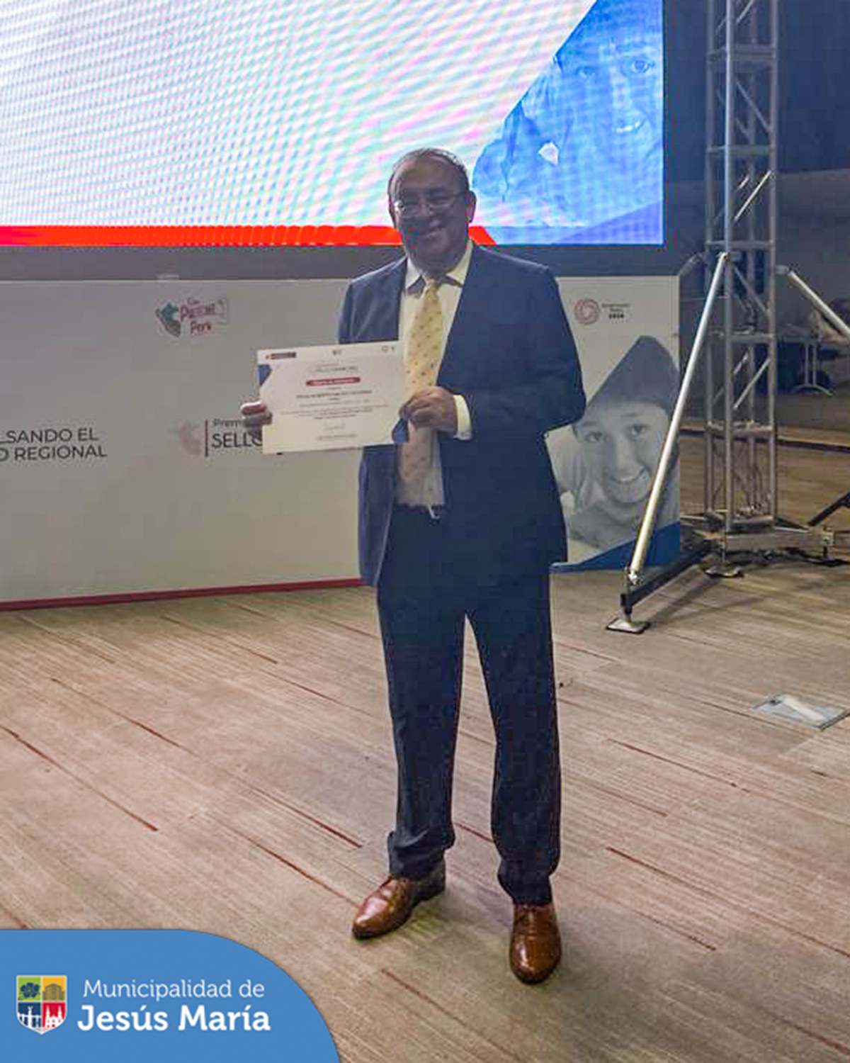 Nuestro alcalde Jesús Gálvez Olivares participó de la ceremonia de reconocimiento a los gobiernos locales que promueven la gestión oportuna y eficiente de servicios públicos de calidad. Esta iniciativa es promovida por el Ministerio de Desarrollo e Inclusión Social del Perú y se otorga en el marco de la Política Nacional de Desarrollo e Inclusión Social al 2030.