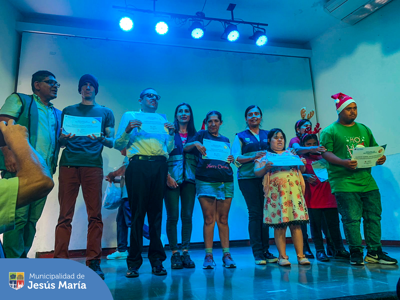 🙌 Nuestros niños y jóvenes de OMAPED participaron de la clausura de talleres 2023 🤩 
En Jesús María les brindamos actividades especialmente diseñadas para desarrollar sus habilidades, infórmate más en la Oficina Municipal de Atención a las Personas con Discapacidad llamando al 📱 6141212 anexo 3012 o acércate a la 📍 Av. Horacio Urteaga cdra. 535.
