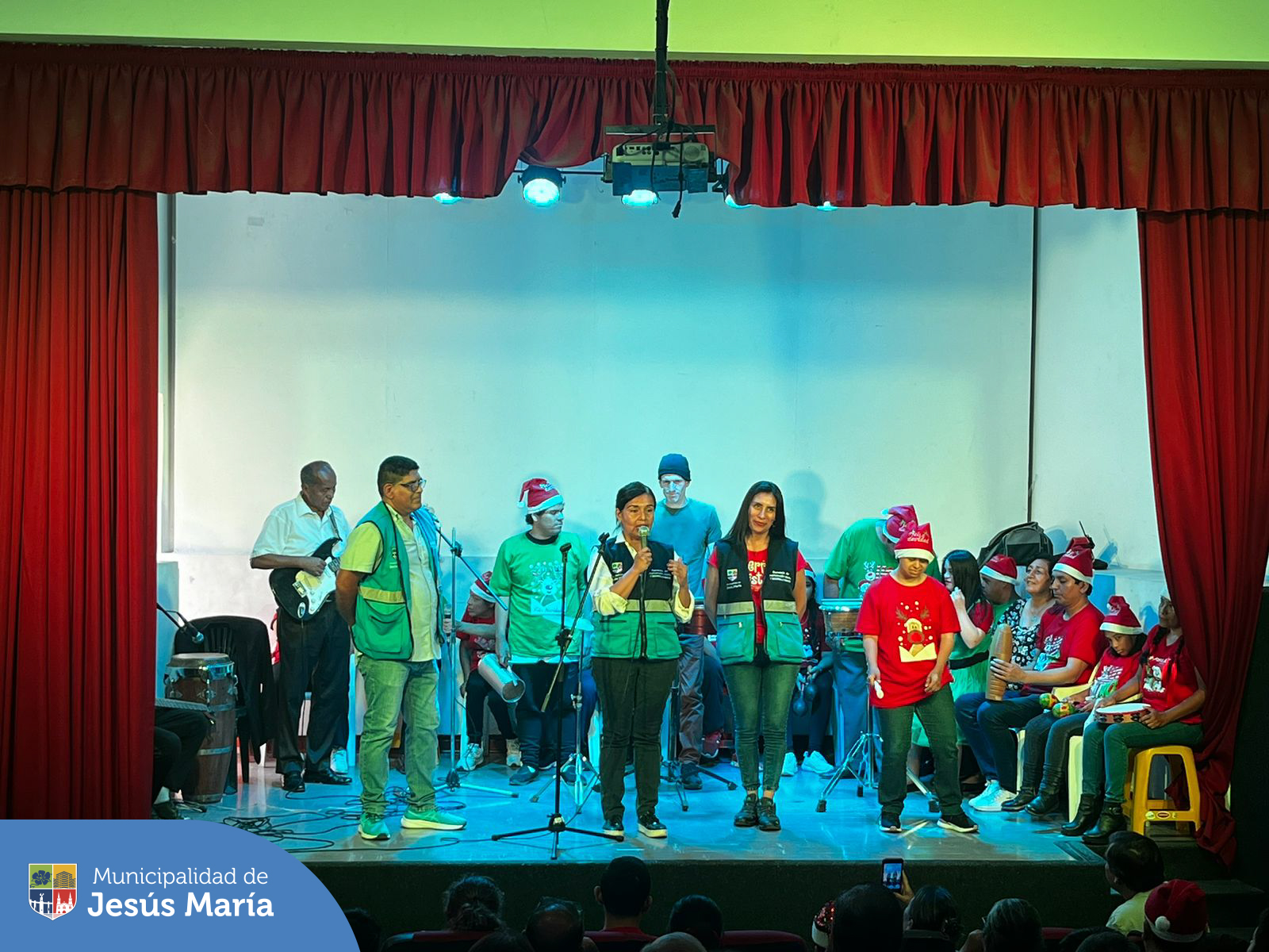 🙌 Nuestros niños y jóvenes de OMAPED participaron de la clausura de talleres 2023 🤩 
En Jesús María les brindamos actividades especialmente diseñadas para desarrollar sus habilidades, infórmate más en la Oficina Municipal de Atención a las Personas con Discapacidad llamando al 📱 6141212 anexo 3012 o acércate a la 📍 Av. Horacio Urteaga cdra. 535.
