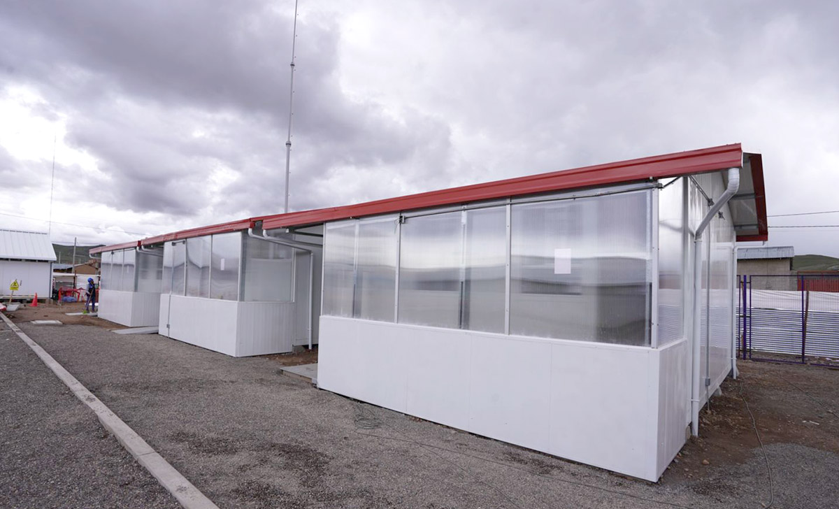 Seguimos avanzando en la implementación de las escuelas temporales de los proyectos en Puno