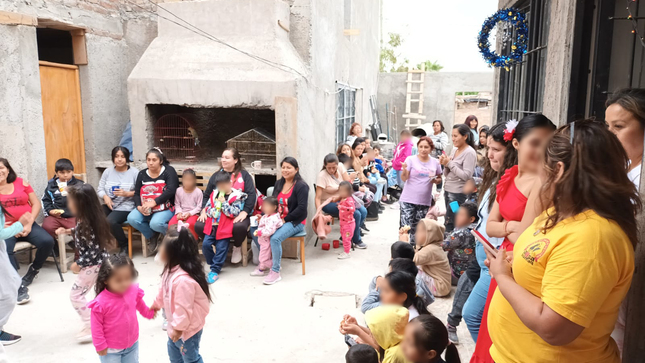El Consulado General del Perú en Mendoza y Consejo de Consulta 2023-2024 organizaron chocolatadas navideñas