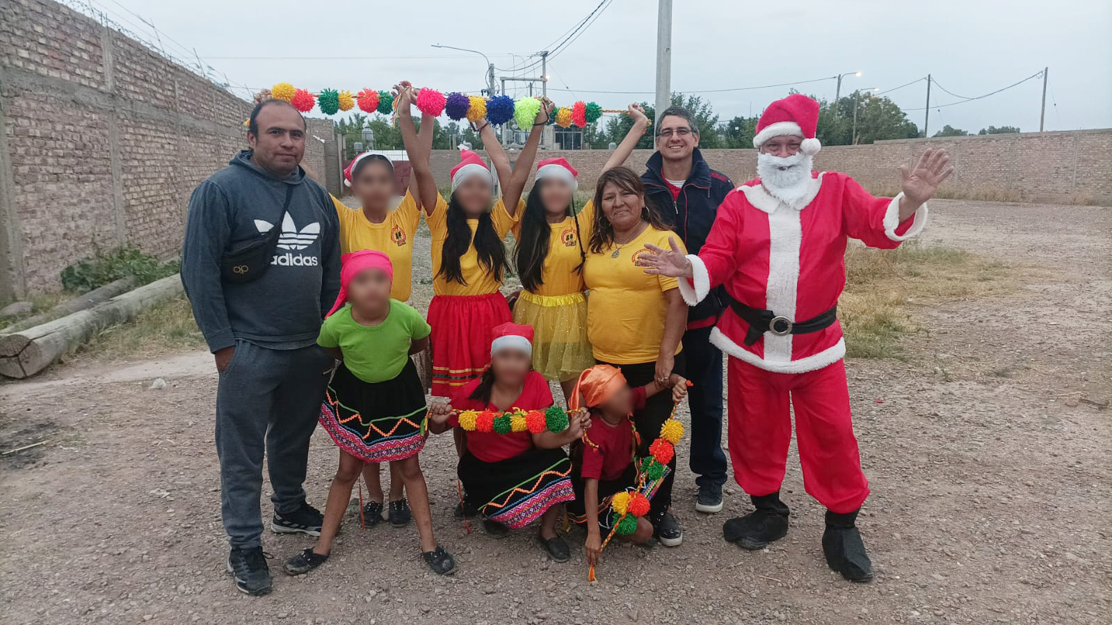 El Consulado General del Perú en Mendoza y Consejo de Consulta 2023-2024 organizaron chocolatadas navideñas