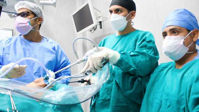 Especialistas oncólogos del Hospital Santa Rosa atendieron a 2500 pacientes en condiciones complejas este 2023