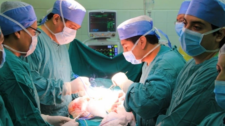 Especialistas oncólogos del Hospital Santa Rosa atendieron a 2500 pacientes en condiciones complejas este 2023