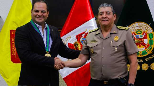 Alcalde Fernando Velasco junto al comandante general de la Policía Nacional 