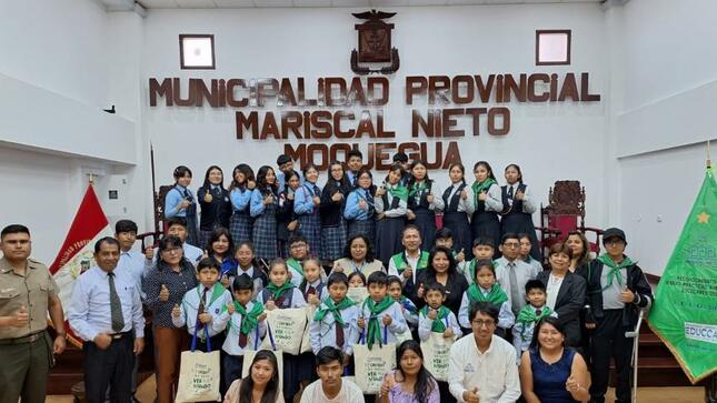 En el marco de la clausura del PROGRAMA MUNICIPAL EDUCCA 2023, el municipio provincial por medio de la Sub Gerencia de Gestión del Medio ambiente mediante el Ing. Jorge Lopez, Sub Gerente de Gestión del Medio Ambiente resaltó la participación de las instituciones y de todos los ciudadanos en desarrollar la promotoría ambiental en nuestra localidad, así mismo el Ing. Edwin Arias, Gerente de Desarrollo Urbano reafirmó el compromiso de la Comuna Provincial en seguir implementando y fortaleciendo la educación y cultura ambiental en nuestra comunidad.