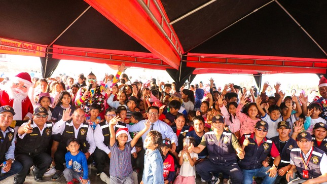 MUNICIPALIDAD DE HUAURA Y SUBGERENCIA DE FISCALIZACIÓN CELEBRAN CHOCOLATADA NAVIDEÑA CON LOS NIÑOS DE LOS C.P DE SANTA ROSA, CENTINELA Y 3 DE MAYO
