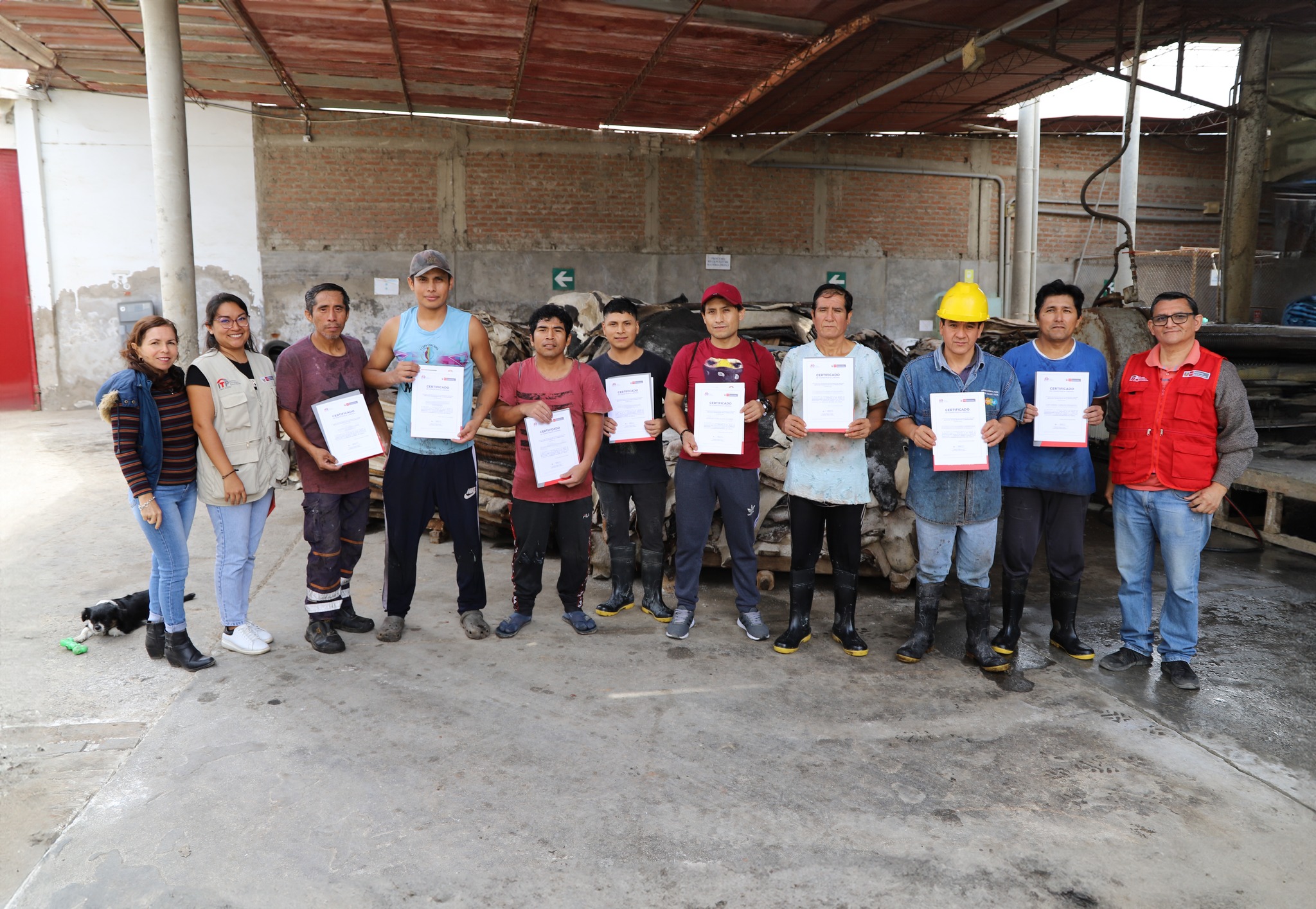Fotografía de los operarios e instructores