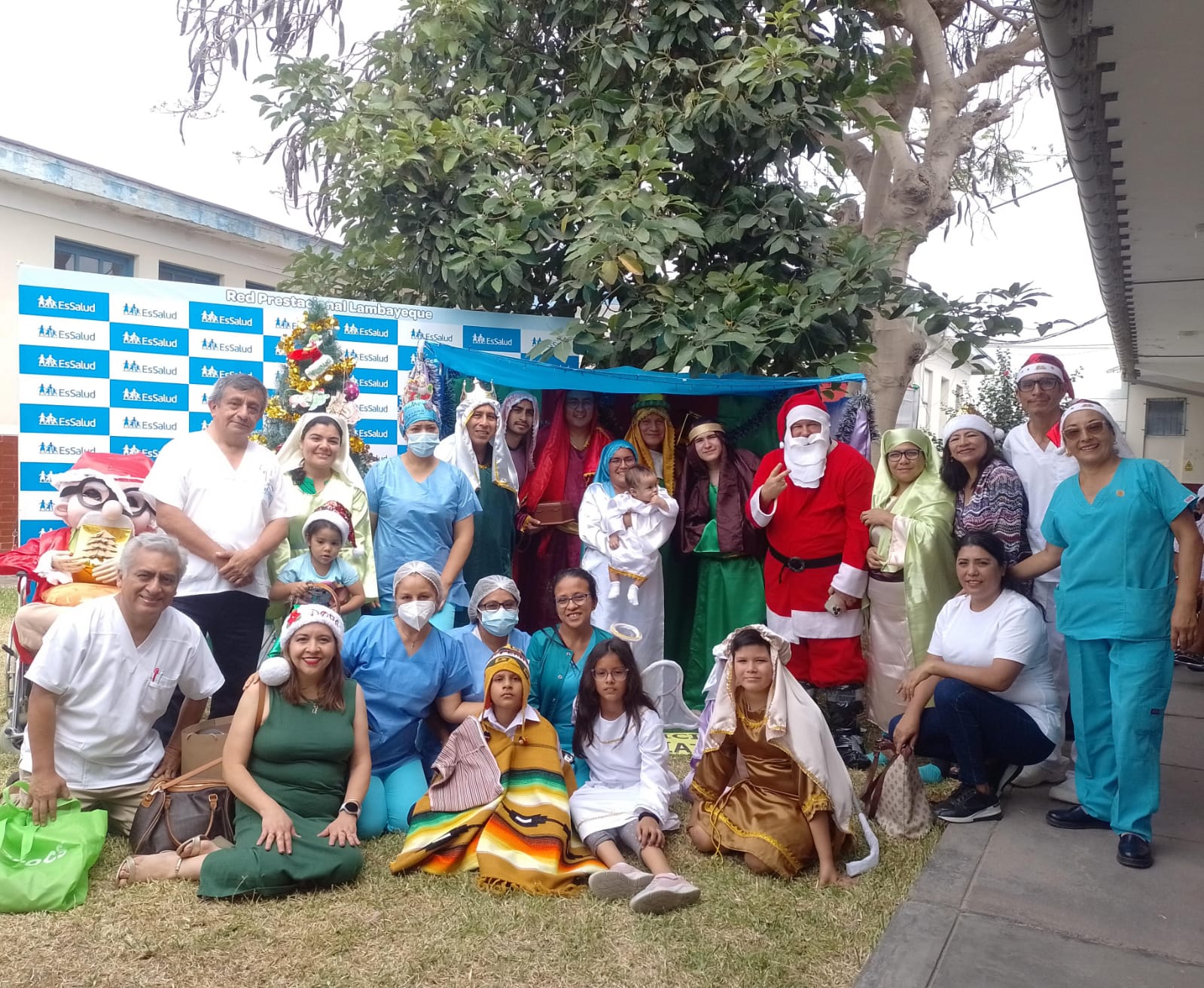 EsSalud Lambayeque: servicio de Geriatría del Almanzor Aguinaga escenificó nacimiento en vivo