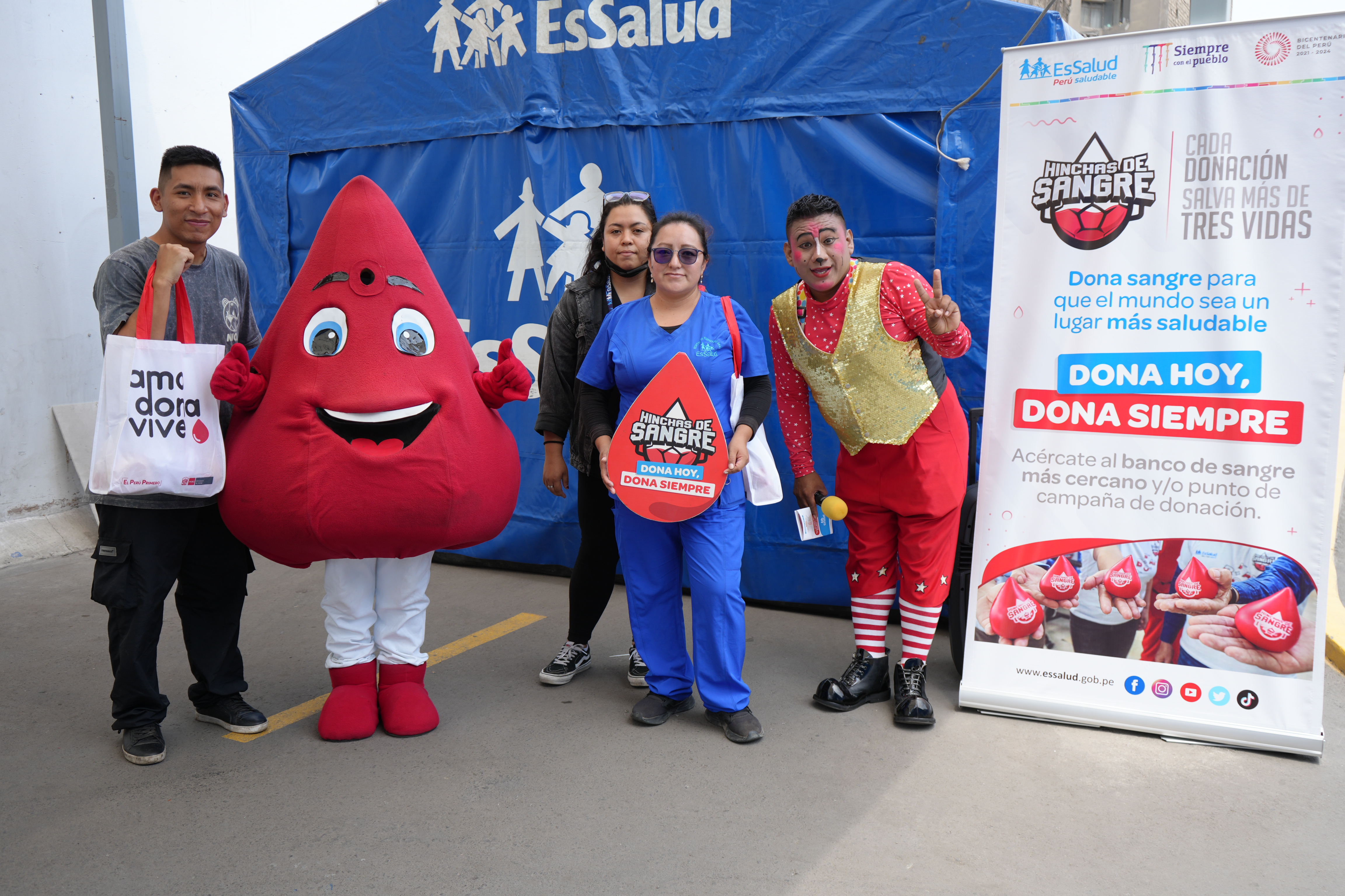EsSalud Grau celebra a su donante N°100 en campaña de donación voluntaria de sangre