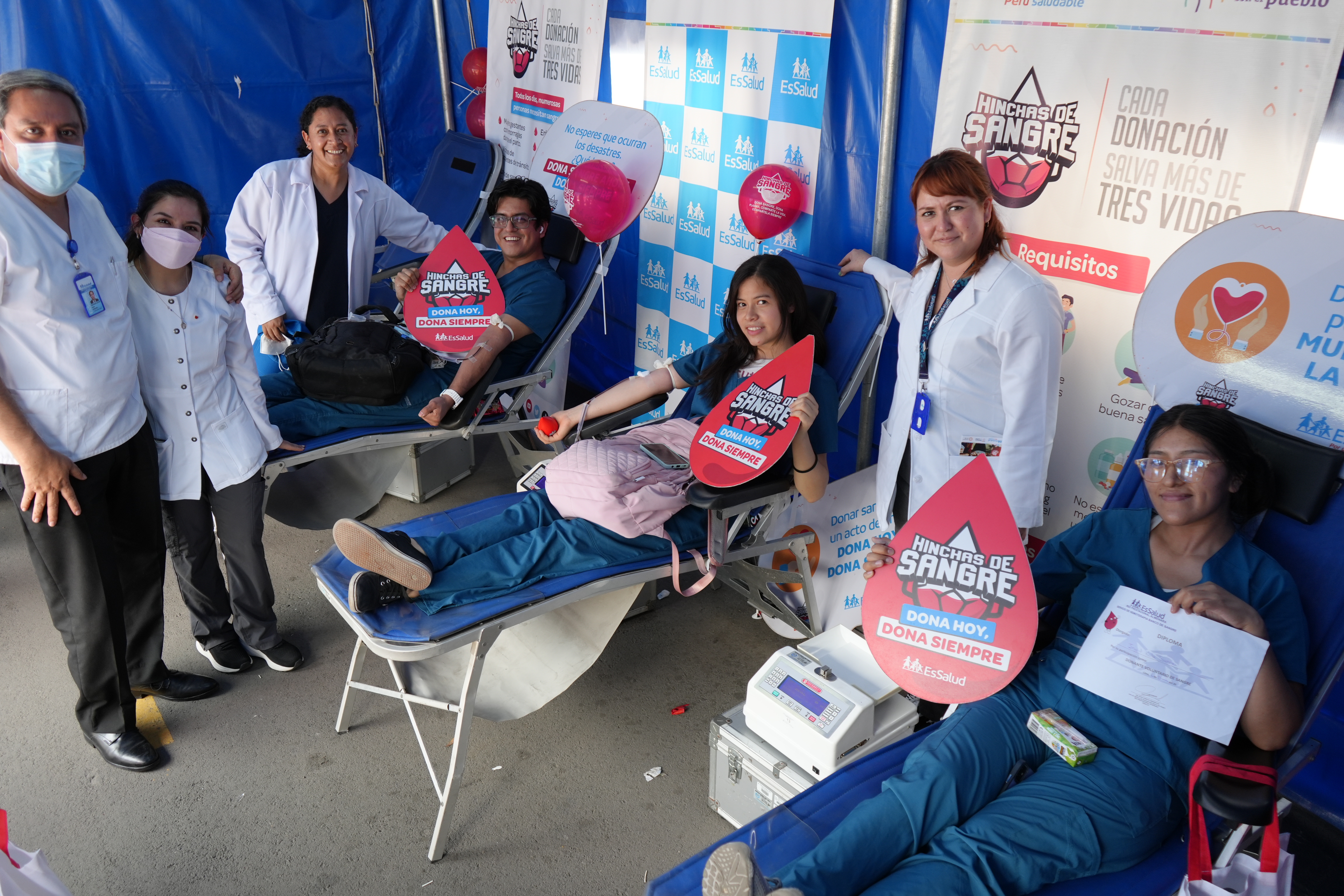 EsSalud Grau celebra a su donante N°100 en campaña de donación voluntaria de sangre