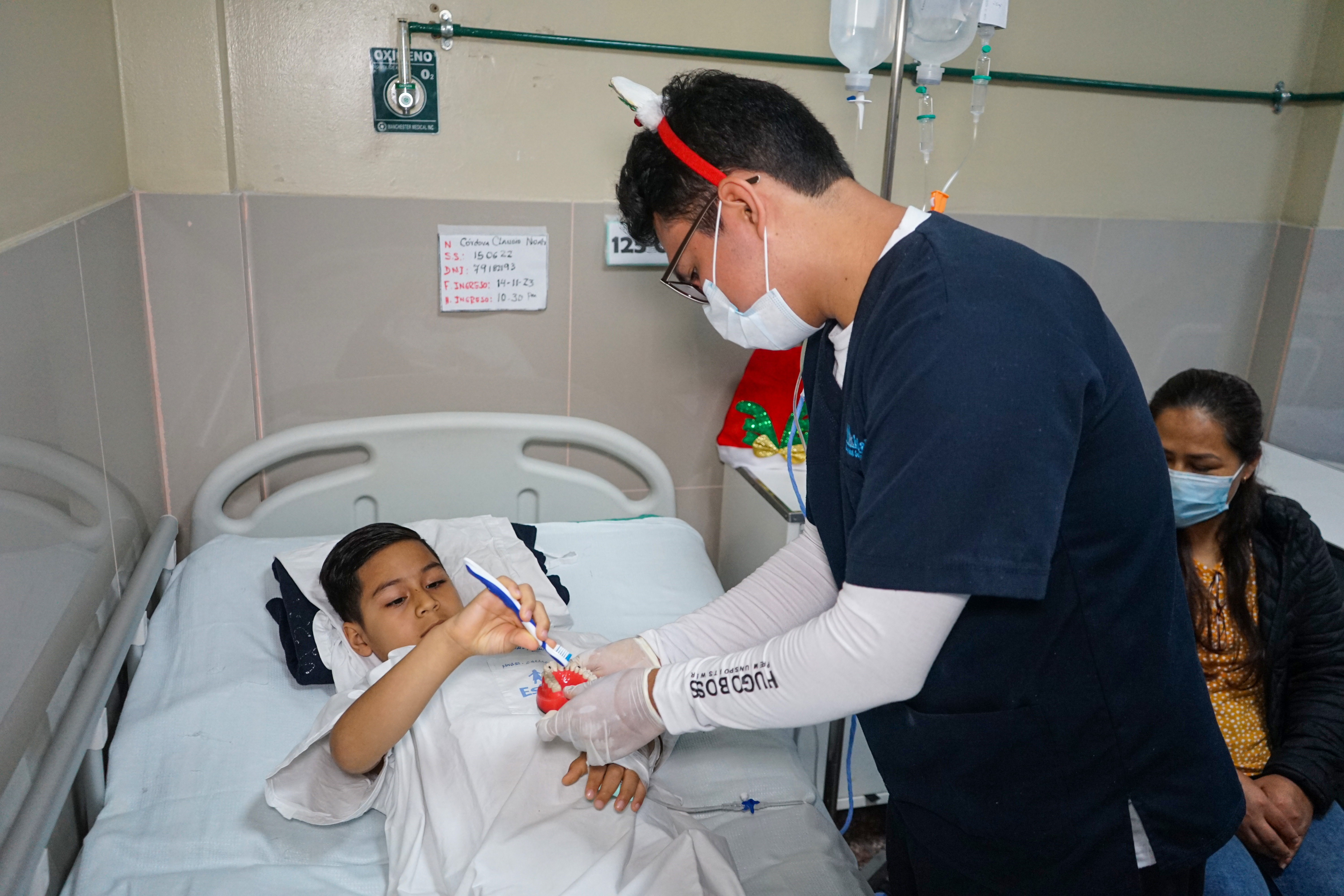 Niños internados en hospital Sabogal se beneficiaron con campaña de salud bucal