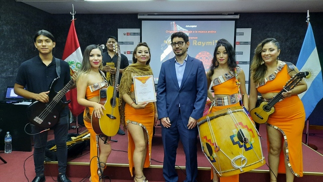 Consulado General del Perú en Buenos Aires y asociación "Hatun Ayllu - La Gran Comunidad" rinden homenaje a cultores de la música andina