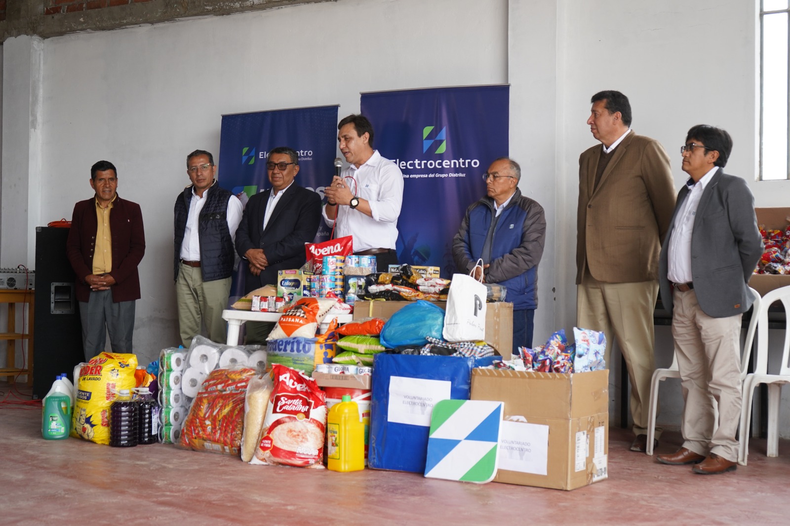 Voluntariado de Electrocentro celebra la Navidad en el albergue Santo Monte de Jehová