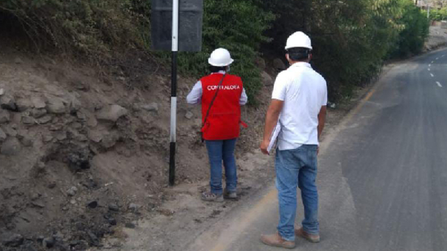 La Contraloría General reveló que la Municipalidad Provincial de Palpa consintió la liquidación del proyecto de mejoramiento de un camino vecinal que une los centros poblados de Agua Rica, Mollaque y Pichango, sin que se concrete el descuento de penalidades al contratista por no culminar la obra y deficiencias de construcción y se permita el pago por trabajos no ejecutados y otros no contemplados en el expediente técnico, lo que generó un perjuicio económico ascendente a S/ 394 144. 