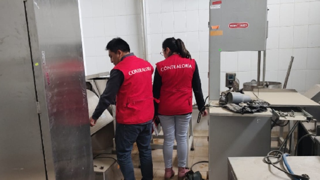 La Contraloría General alertó que cuatro laboratorios especializados de la Facultad de Ingeniería de Industrias Alimentarias de la Universidad Nacional Santiago Antúnez de Mayolo (Unasam) permanecen inoperativos  desde hace 17 años  debido a la falta de liquidación y transferencia al área usuaria. Actualmente dichos ambientes se encuentran deteriorados y sin uso.