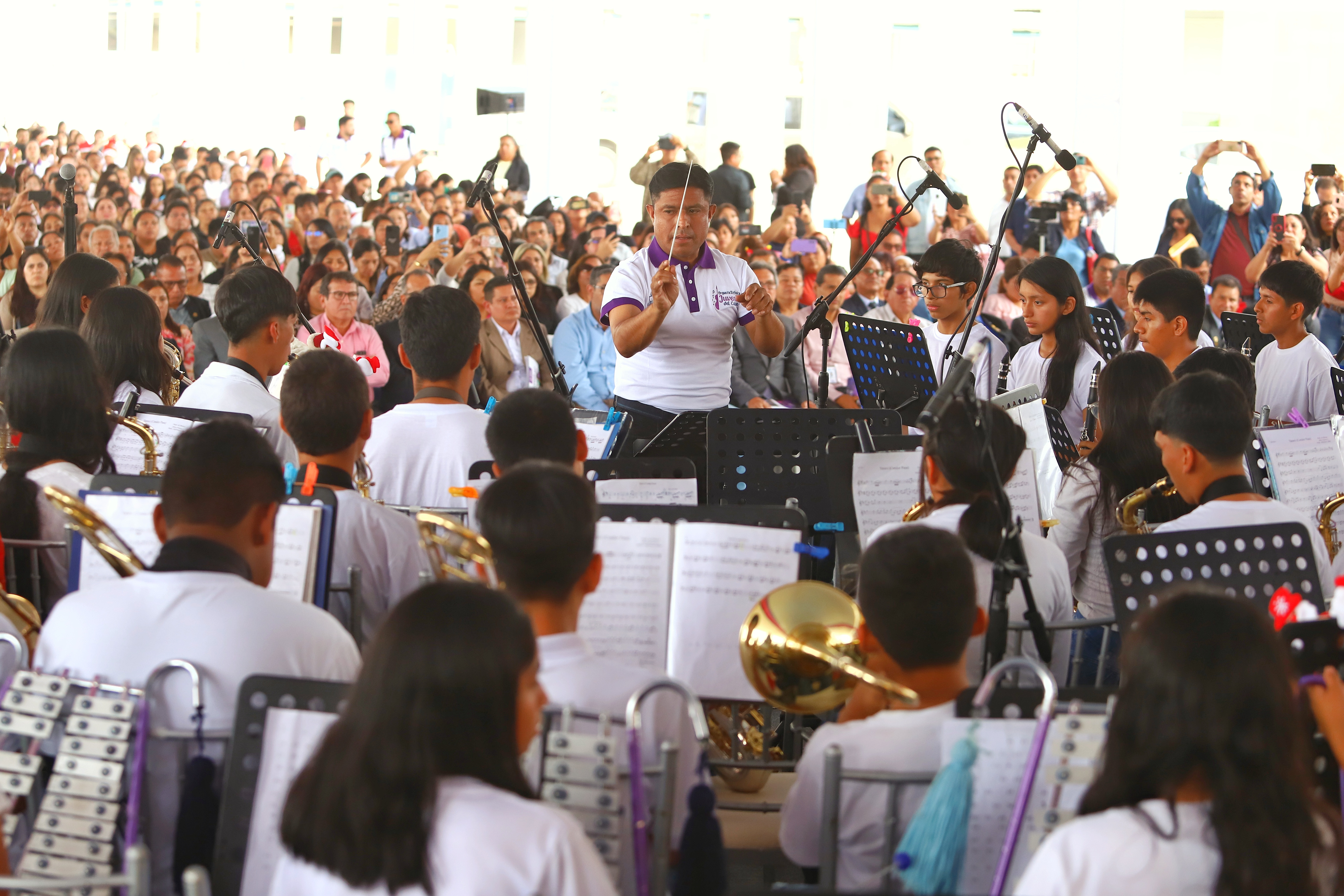 El estelar de la jornada estuvo a cargo de la Orquesta Sinfónica Regional del Callao, que es integrada por los profesores que dictaron clases en el Proyecto Sinfónica.