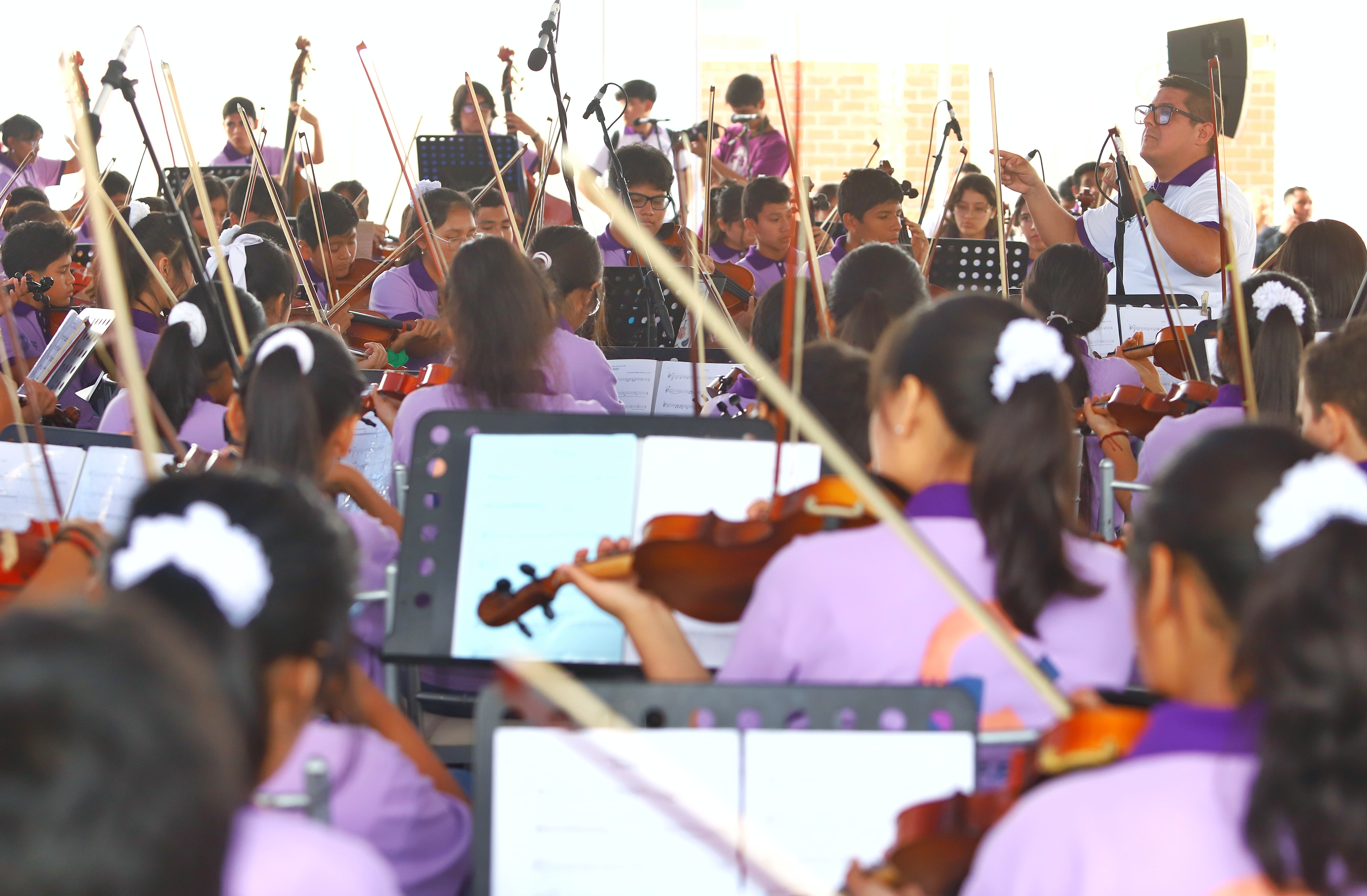 El estelar de la jornada estuvo a cargo de la Orquesta Sinfónica Regional del Callao, que es integrada por los profesores que dictaron clases en el Proyecto Sinfónica.