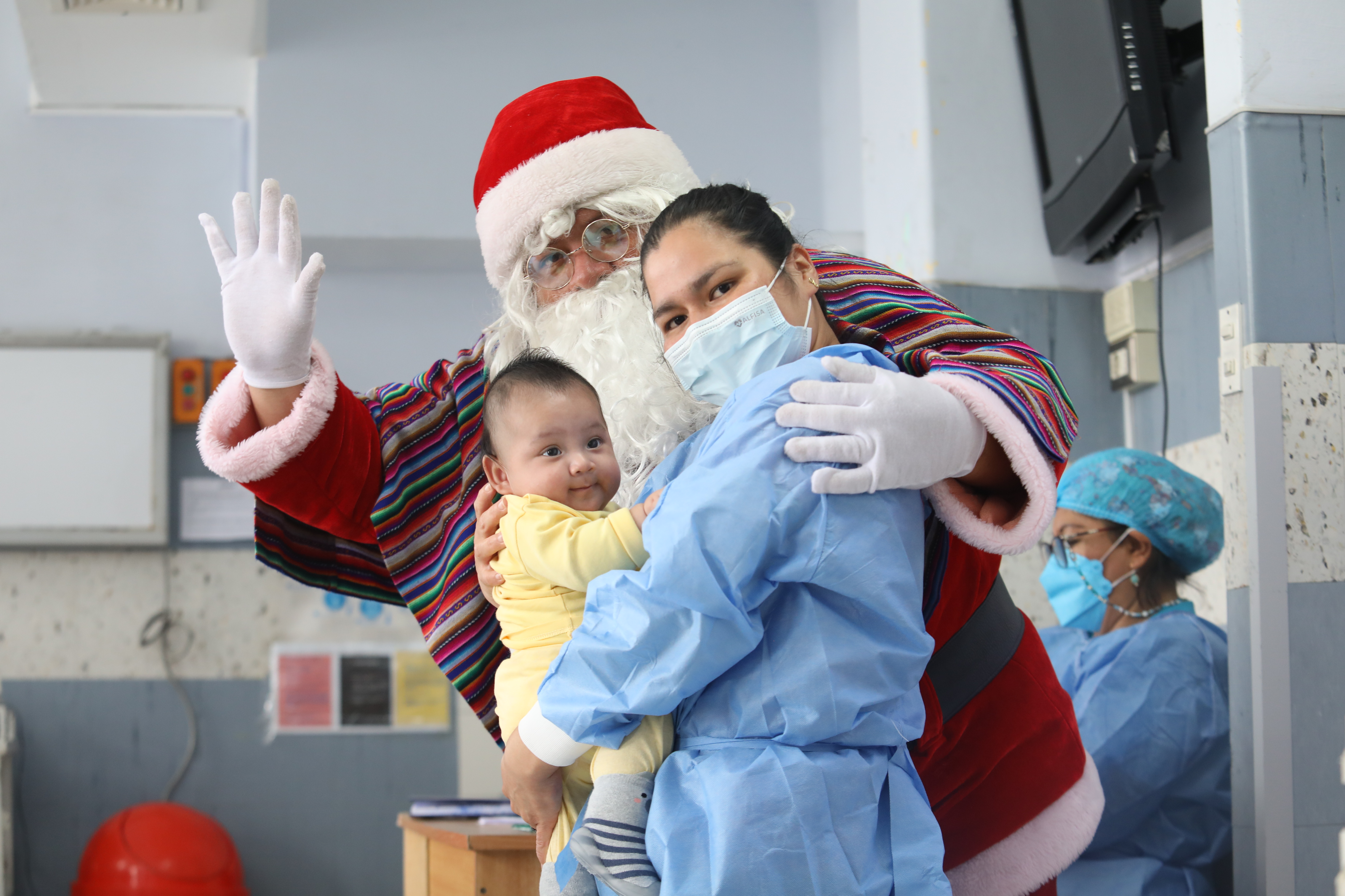 Bebés con males congénitos viven su primera Navidad rodeados del amor y cuidados del personal asistencial de EsSalud