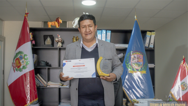 El Ministerio de Desarrollo e Inclusión Social, otorgó el “Premio Nacional Sello Municipal 2023”, con el distintivo de Insignia Dorada, a la Municipalidad Distrital de Huancán, esto en reconocimiento a la ardua labor de la Autoridad Edil, Ing. Franklin Rosales Cóndor, Regidores.