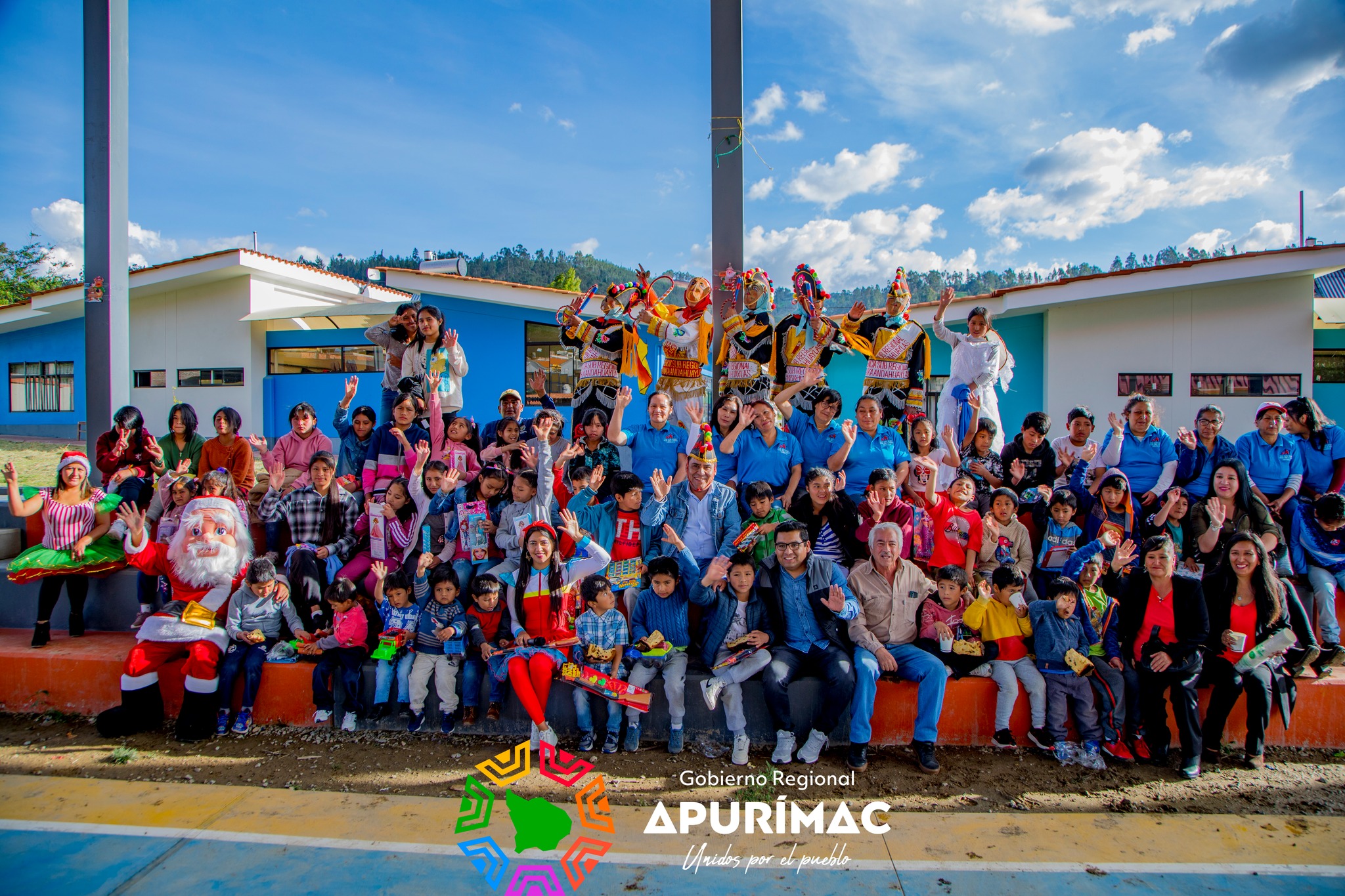 Celebración navideña llena de alegría para niños de la Aldea Infantil de Andahuaylas por parte del Gobernador Regional