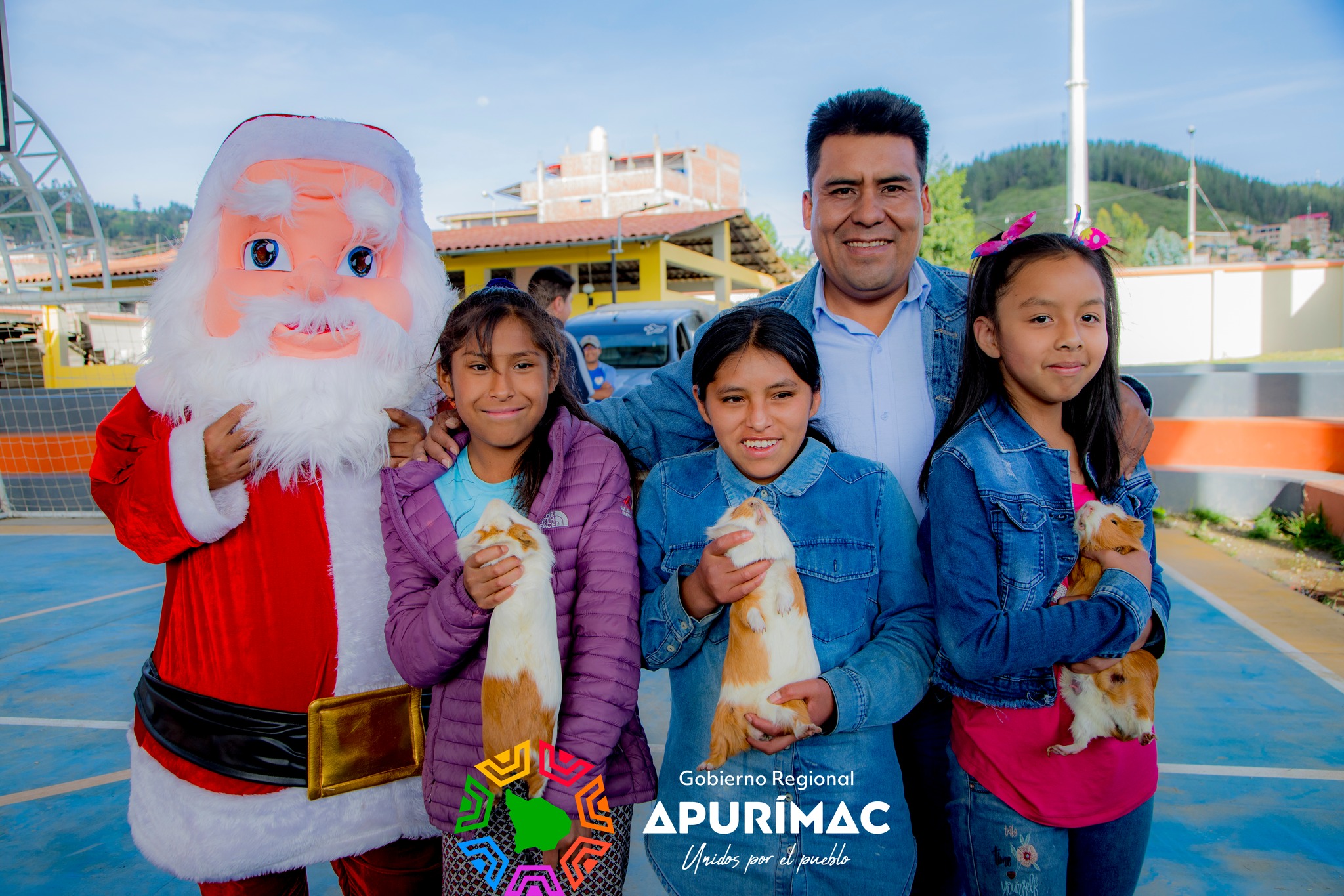 Celebración navideña llena de alegría para niños de la Aldea Infantil de Andahuaylas por parte del Gobernador Regional
