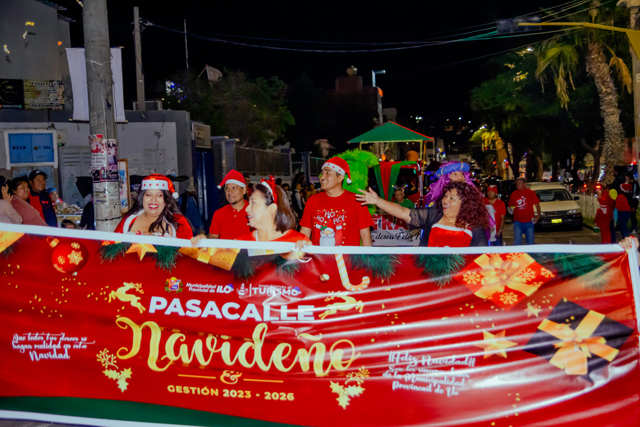 Mucho color, música y alegría destacaron en el pasacalle navideño que organizó la Municipalidad provincial de Ilo.