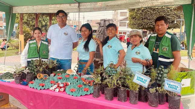 Comuna provincial desarrolló su "Eco trueque Navideño" en el Parque de la Cultura