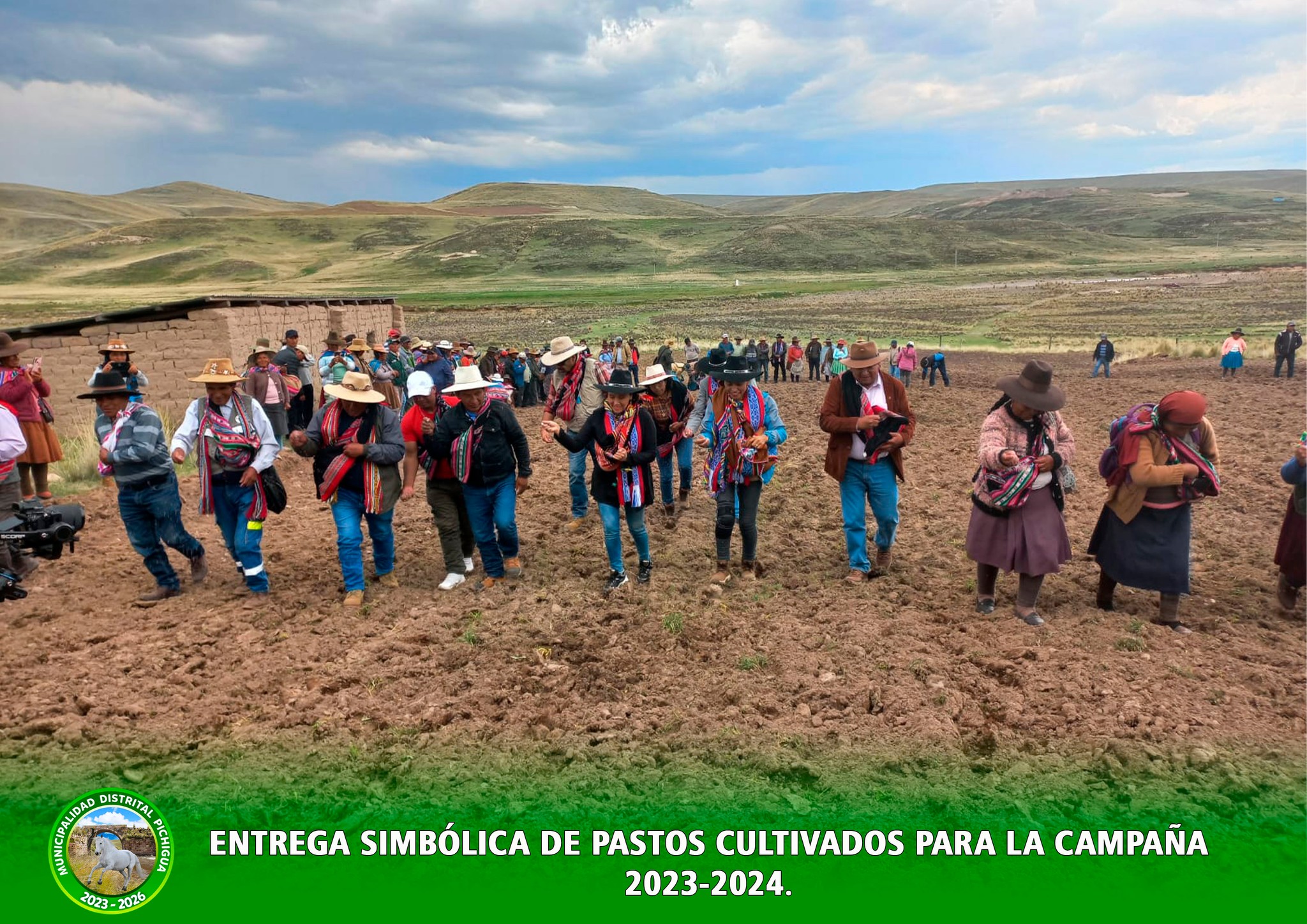 Entrega Simbólica de pastos Cultivados Para la Campaña 2023-2024