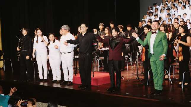 Nuestros niños del "Coro y Orquesta Sinfónica Municipal" tuvieron una destacada presentación en el Teatro Segura