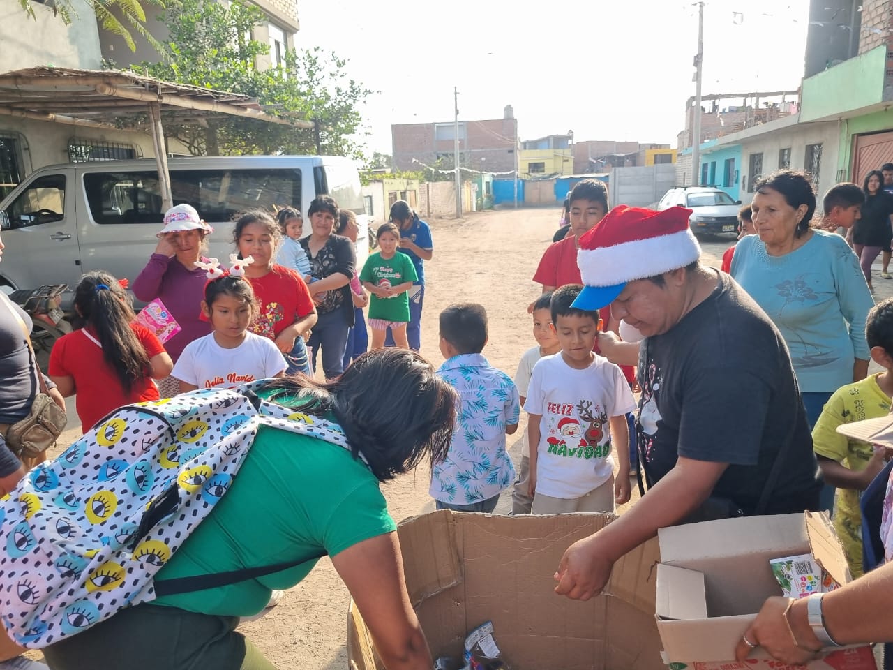 NiΓ±os y niΓ±as de la curva Zapata recibieron con alegrΓa obsequios en actividad organizada por MPH