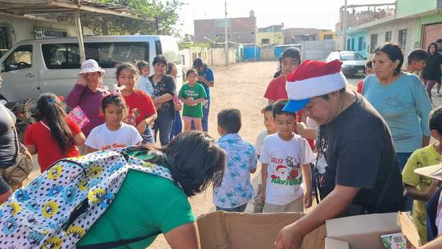Niños y niñas de la curva Zapata recibieron con alegría obsequios en actividad organizada por MPH