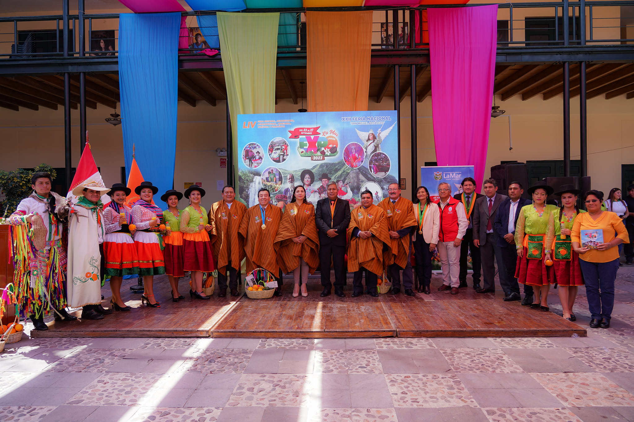 foto con autoridades presentes