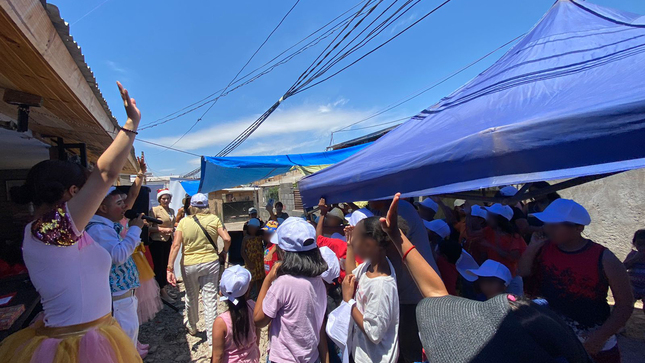 Consulado General del Perú en Santiago realizó evento navideño a niños de la comuna de Cerrillos