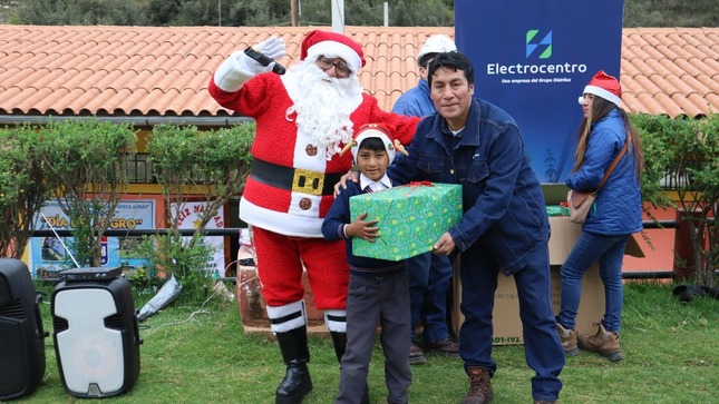 Electrocentro vive la Navidad con cientos de niños en Cullhuas y Echadero II