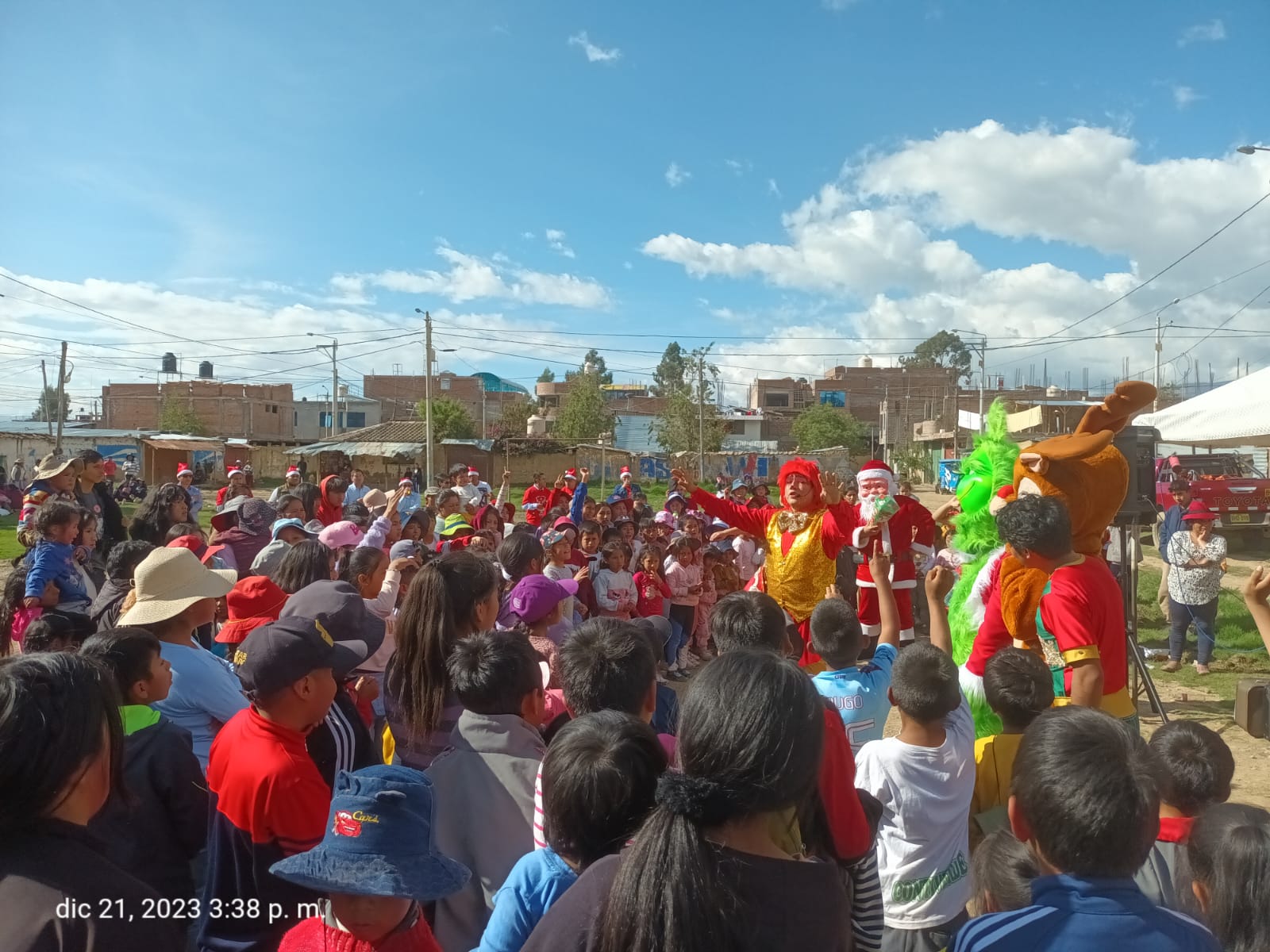 Electrocentro vive la Navidad con cientos de niños en Cullhuas y Echadero II