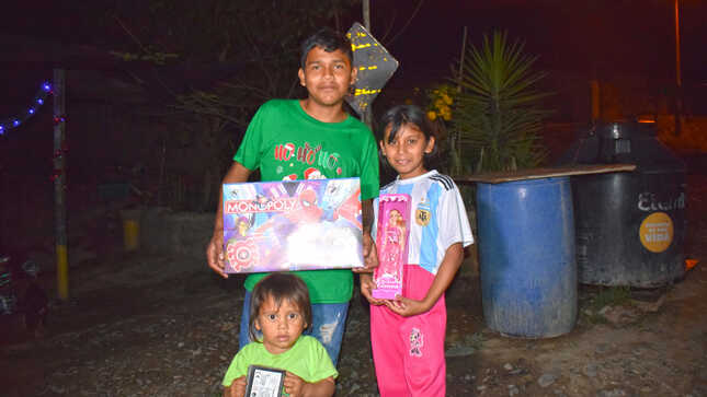 Chocolatada y regalos en Máquina Nueva y Máquina Vieja