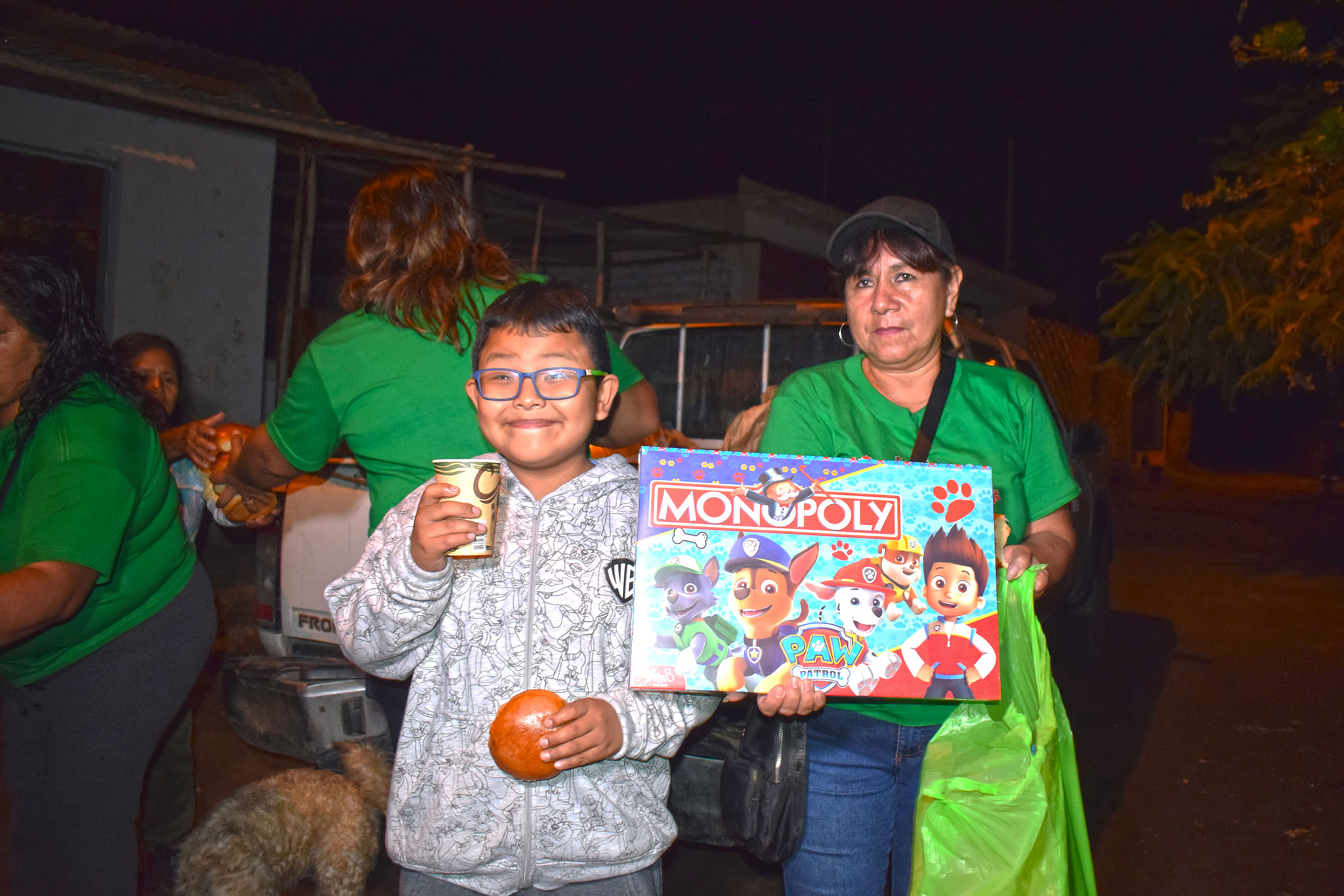 Chocolatada y regalos en Máquina Nueva y Máquina Vieja