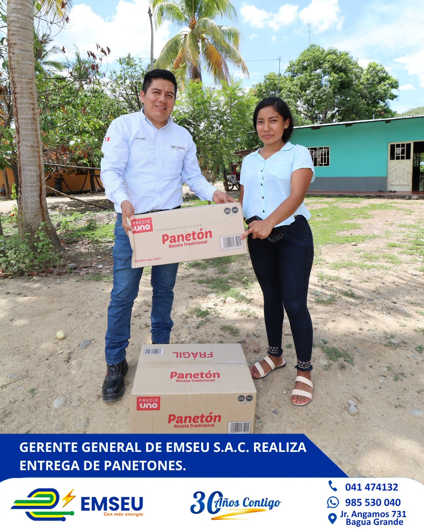 El gerente general, Alexander Guevara Bustamante, realiz贸 la entrega de panetones a nombre del presidente del Directorio, Di贸genes Celis Jim茅nez y de todo EMSEU S.A.C.