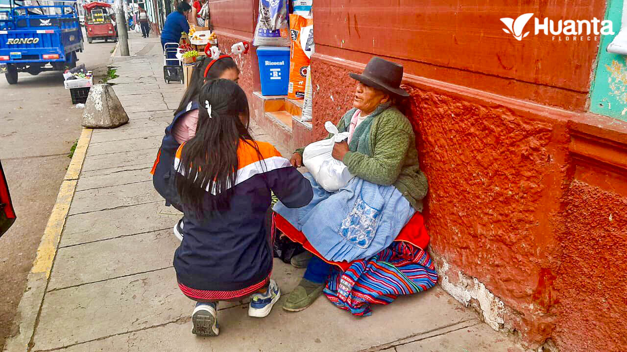 ENTREGA DE ALIMENTOS DE PRIMERA NECESIDAD, A LAS PERSONAS MÁS VULNERABLE.