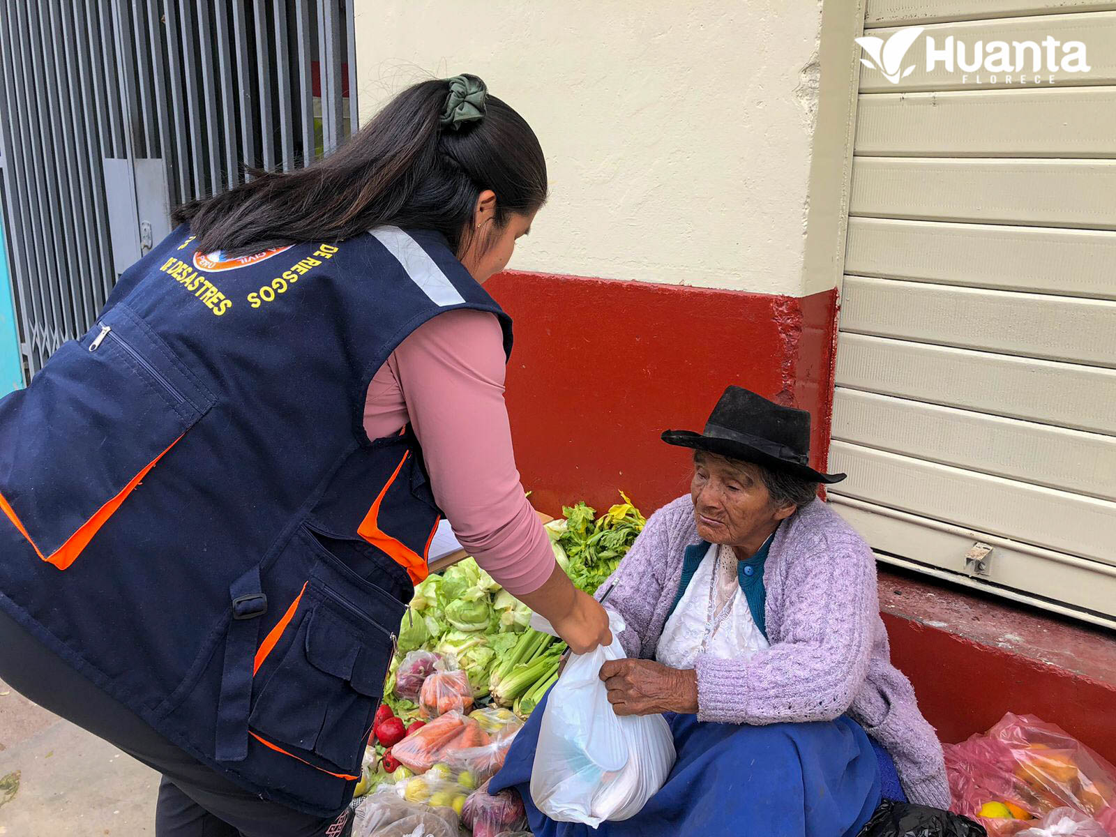 ENTREGA DE ALIMENTOS DE PRIMERA NECESIDAD, A LAS PERSONAS MÁS VULNERABLE.