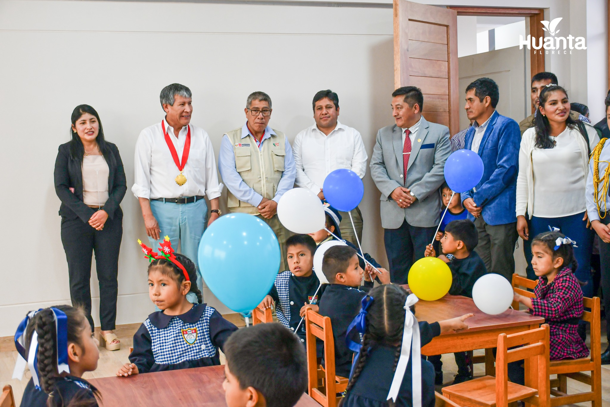 NUESTRO ALCALDE PARTICIPÓ EN LA CEREMONIA DE INAUGURACIÓN DE NUEVA INFRAESTRUCTURA DE LA I.E. CLARA CASTILLO DE GAYOZZO