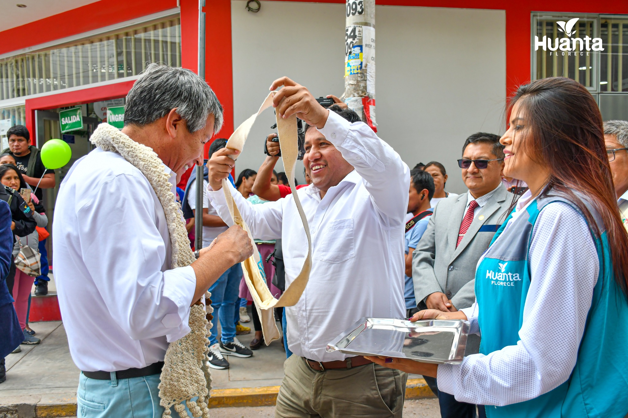 NUESTRO ALCALDE PARTICIPÓ EN LA CEREMONIA DE INAUGURACIÓN DE NUEVA INFRAESTRUCTURA DE LA I.E. CLARA CASTILLO DE GAYOZZO
