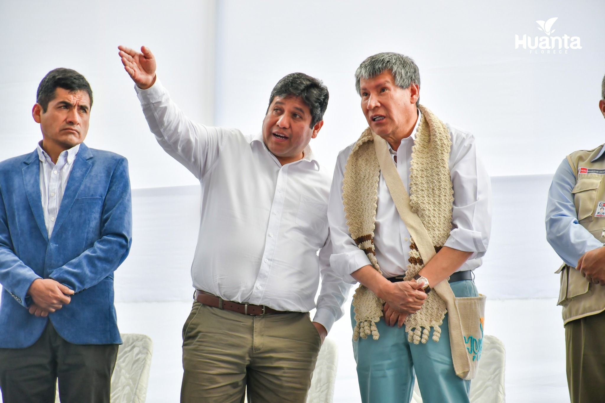 NUESTRO ALCALDE PARTICIPÓ EN LA CEREMONIA DE INAUGURACIÓN DE NUEVA INFRAESTRUCTURA DE LA I.E. CLARA CASTILLO DE GAYOZZO
